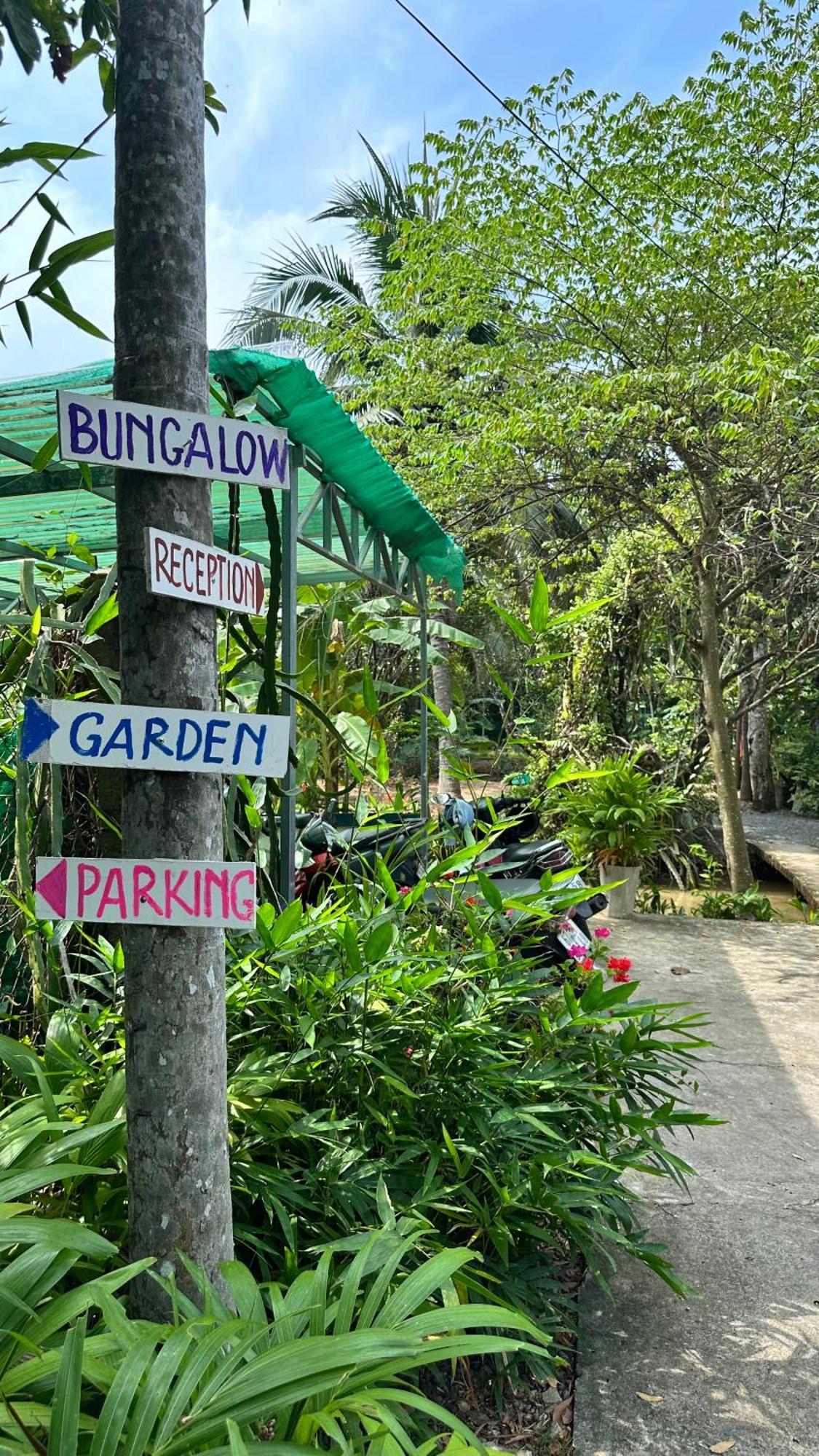Hide Away Bungalows In Ben Tre City Экстерьер фото